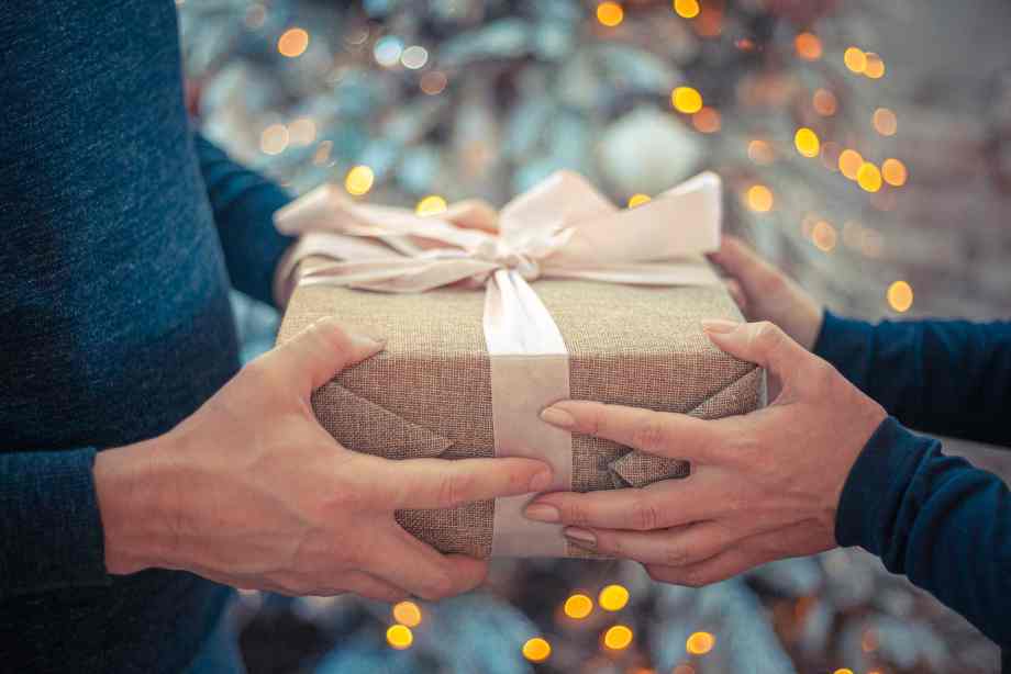 Quel cadeau faire à sa nounou en fin de contrat ? Les meilleures idées Quel cadeau faire à sa nounou en fin de contrat ? Les meilleures idées
